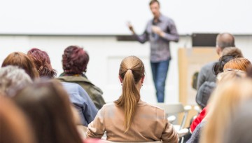 英語力アップに効果絶大！？演説（スピーチ）を使った英語学習方法